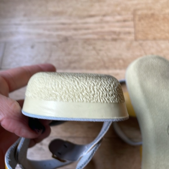 Yellow Saltwater sandals size 8, waterproof and comfortable for longer walks! - Picture 4 of 4